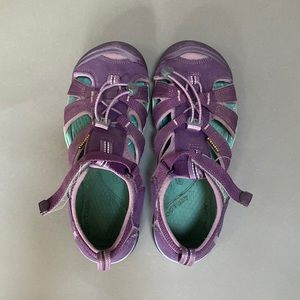 Keen size 4 kids great play condition